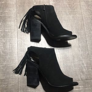 Vince Camuto Women's Kyleena Ankle Bootie. Size 8